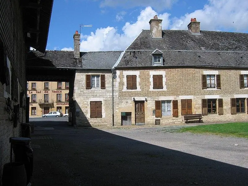 Foto di Ex relè postale - HenriDavel - © Creative Commons (https://creativecommons.org/licenses/by-sa/4.0/deed.fr)