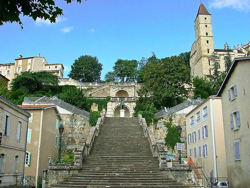 Foto de Escalera monumental - JohnSeb - © Creative Commons (https://creativecommons.org/licenses/by-sa/4.0/deed.fr)