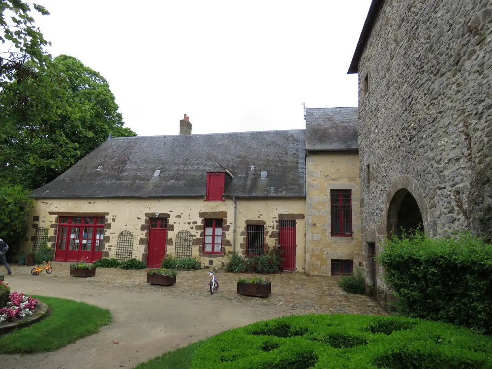 Foto di Castello di Fresnay - Sous licence Creative Commons (https://creativecommons.org/licenses/by-sa/4.0/deed.fr) - Par Yodaspirine - © Creative Commons (https://creativecommons.org/licenses/by-sa/4.0/deed.fr)