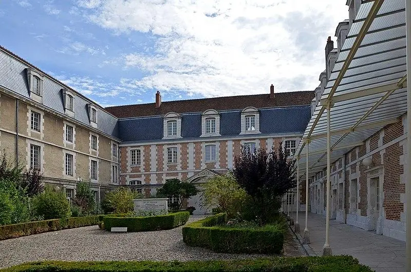Foto von Jacques Amyot High School - Pline - © Creative Commons (https://creativecommons.org/licenses/by-sa/4.0/deed.fr)