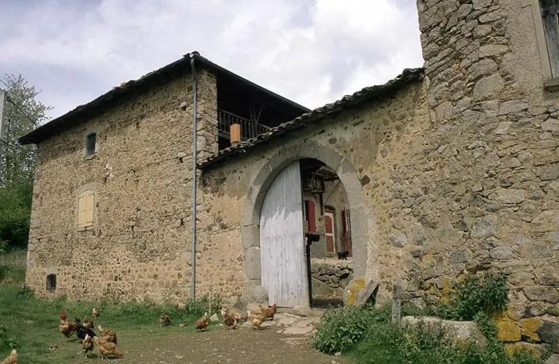 Foto von Farm im Hamlet Cherblanc - POP Plateforme Ouverte du Patrimoine / Base Mérimée - © Monuments historiques