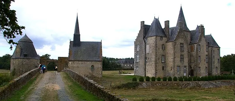 Foto de Castillo de Bourgon - MontdErve - © Creative Commons (https://creativecommons.org/licenses/by-sa/4.0/deed.fr)