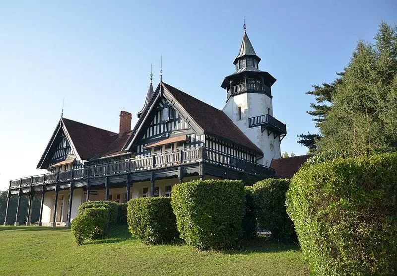 Foto von Französische Domäne - Laurentb64 - © Creative Commons (https://creativecommons.org/licenses/by-sa/4.0/deed.fr)