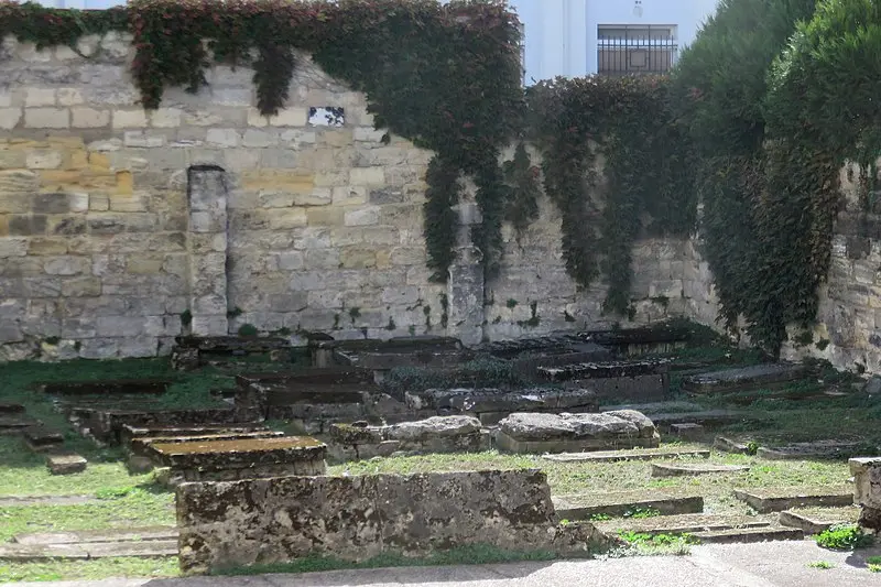Foto de Cementerio israelita - JohnNewton8 - © Creative Commons (https://creativecommons.org/licenses/by-sa/4.0/deed.fr)