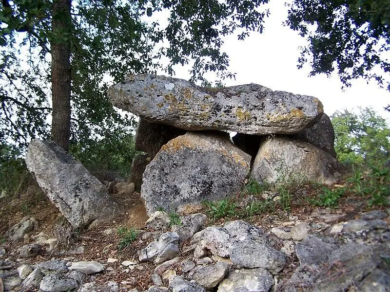 Foto de Curton Dolmen - Henry Salomé - © Creative Commons (https://creativecommons.org/licenses/by-sa/4.0/deed.fr)