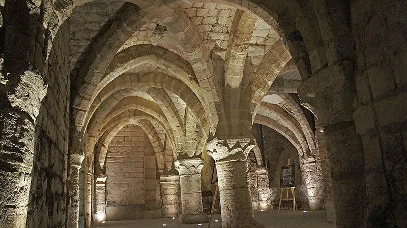 Foto von Mittelalterliche Keller unter der Saint-Germain-Galerie - G.Garitan - © Creative Commons (https://creativecommons.org/licenses/by-sa/4.0/deed.fr)