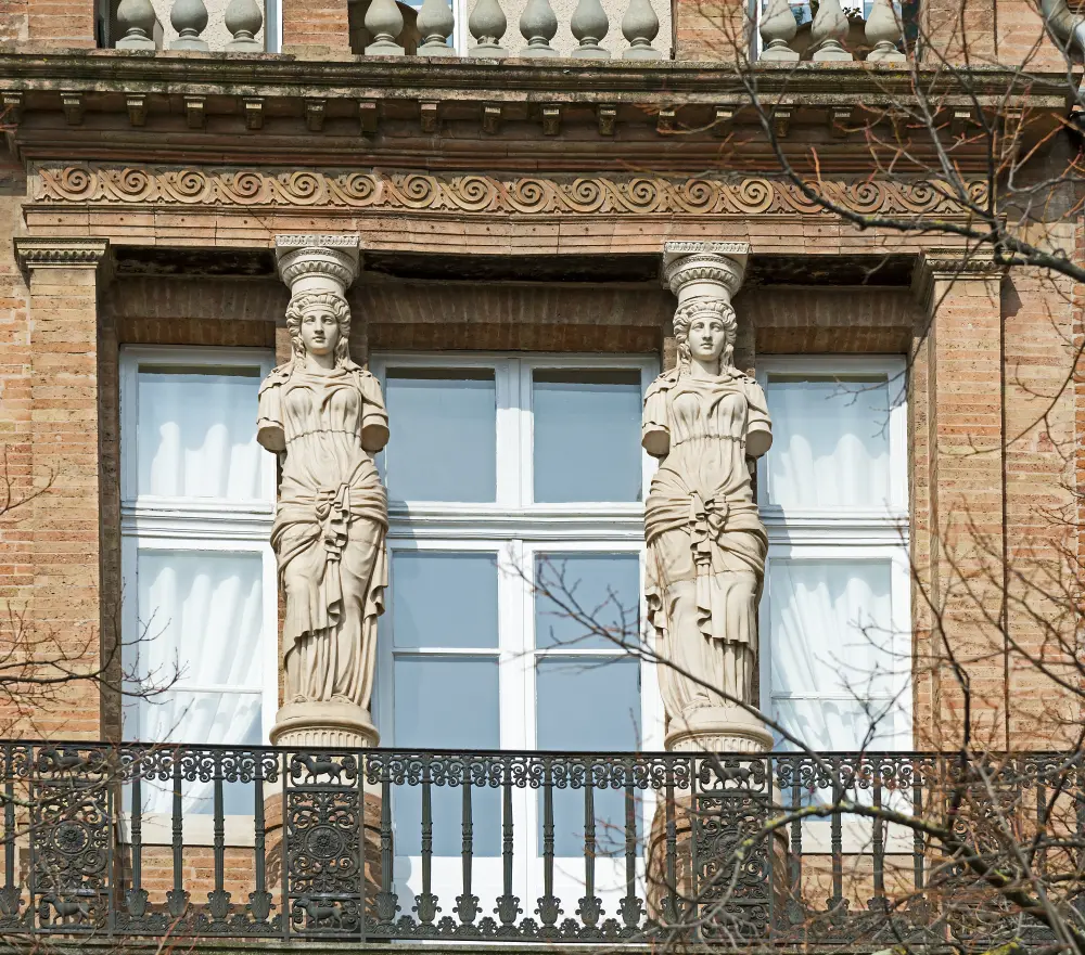 Picture of Caryatids - Sous licence Creative Commons (https://creativecommons.org/licenses/by-sa/4.0/deed.fr) - Par Archaeodontosaurus - © Creative Commons (https://creativecommons.org/licenses/by-sa/4.0/deed.fr)