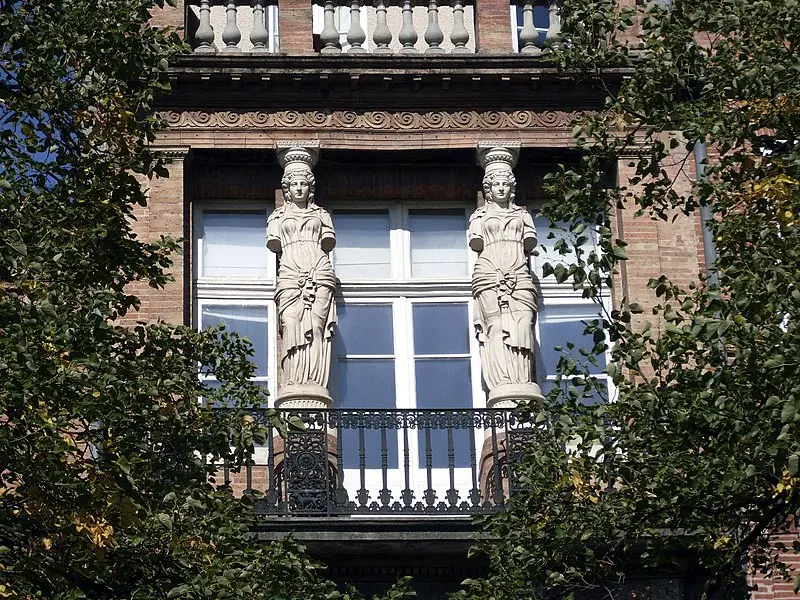 Picture of Caryatids - Traumrune - © Creative Commons (https://creativecommons.org/licenses/by-sa/4.0/deed.fr)