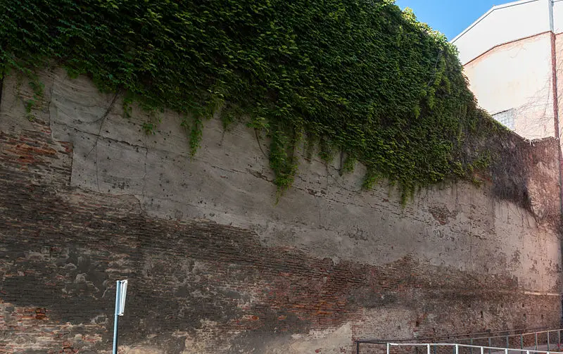 Foto von Überreste des mittelalterlichen Walls - Don-vip - © Creative Commons (https://creativecommons.org/licenses/by-sa/4.0/deed.fr)