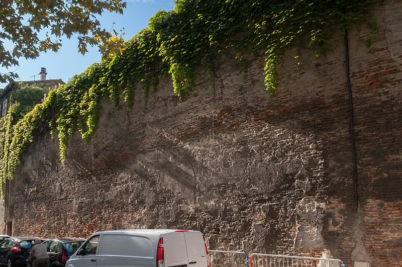 Foto von Überreste des mittelalterlichen Walls - Don-vip - © Creative Commons (https://creativecommons.org/licenses/by-sa/4.0/deed.fr)
