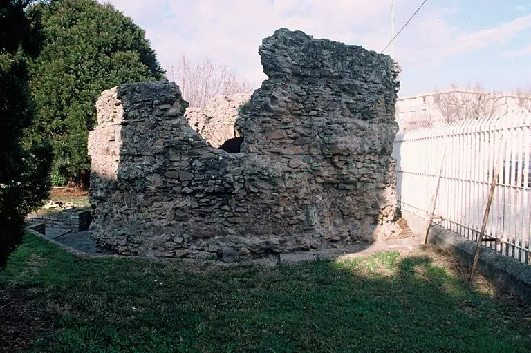 Picture of La Tourrache mausoleum, located at C.E.S. tower - POP Plateforme Ouverte du Patrimoine / Base Mérimée - © Monuments historiques