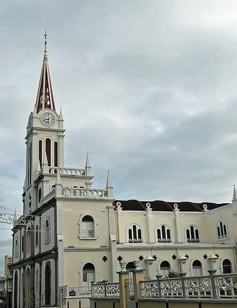 Foto de Iglesia parroquial de Saint-Laurent - WCOMFR - © Creative Commons (https://creativecommons.org/licenses/by-sa/4.0/deed.fr)