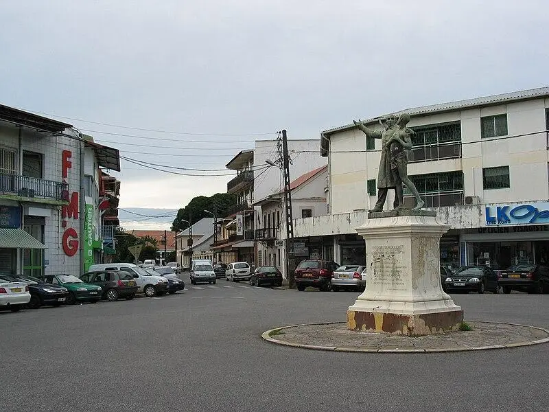 Foto von Victor Schoelcher Statue - Raybx973 (d ·contributions) - © Creative Commons (https://creativecommons.org/licenses/by-sa/4.0/deed.fr)