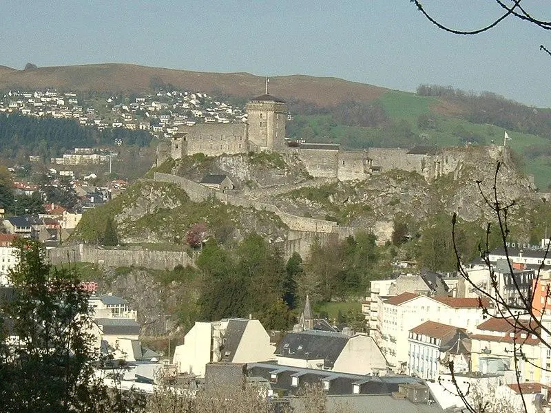 Foto von Befestigte Schloss - LeZibou - © Creative Commons (https://creativecommons.org/licenses/by-sa/4.0/deed.fr)