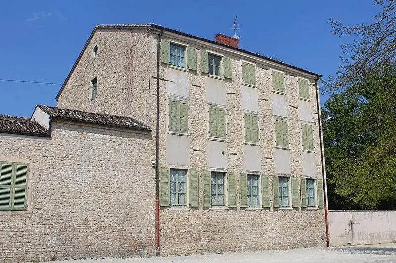 Foto di RACLE CASA - Chabe01 - © Creative Commons (https://creativecommons.org/licenses/by-sa/4.0/deed.fr)