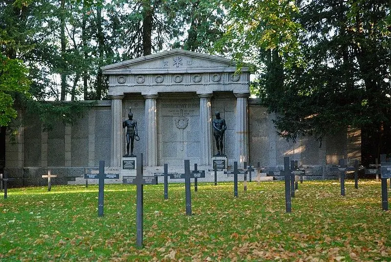 Foto von Deutsches Militärfriedhofsdenkmal - Wattrelot - © Creative Commons (https://creativecommons.org/licenses/by-sa/4.0/deed.fr)