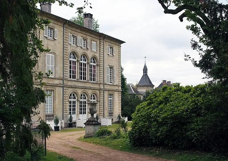 Foto von Schloss - Phinou - © Creative Commons (https://creativecommons.org/licenses/by-sa/4.0/deed.fr)