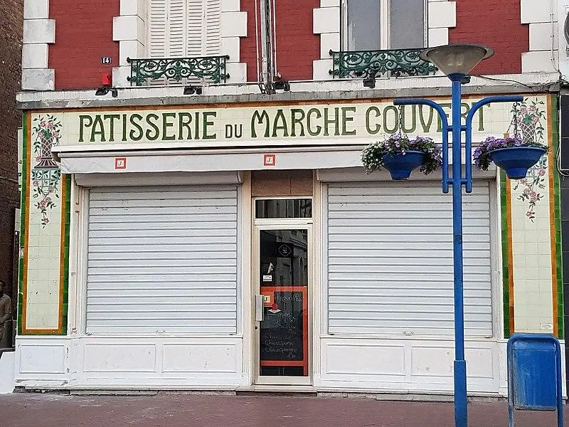 Foto von Überdachter Marktgebäck - Enrevseluj - © Creative Commons (https://creativecommons.org/licenses/by-sa/4.0/deed.fr)