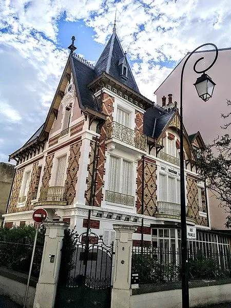 Foto de Casa le Castel - Sandra la Vichyssoise - © Creative Commons (https://creativecommons.org/licenses/by-sa/4.0/deed.fr)
