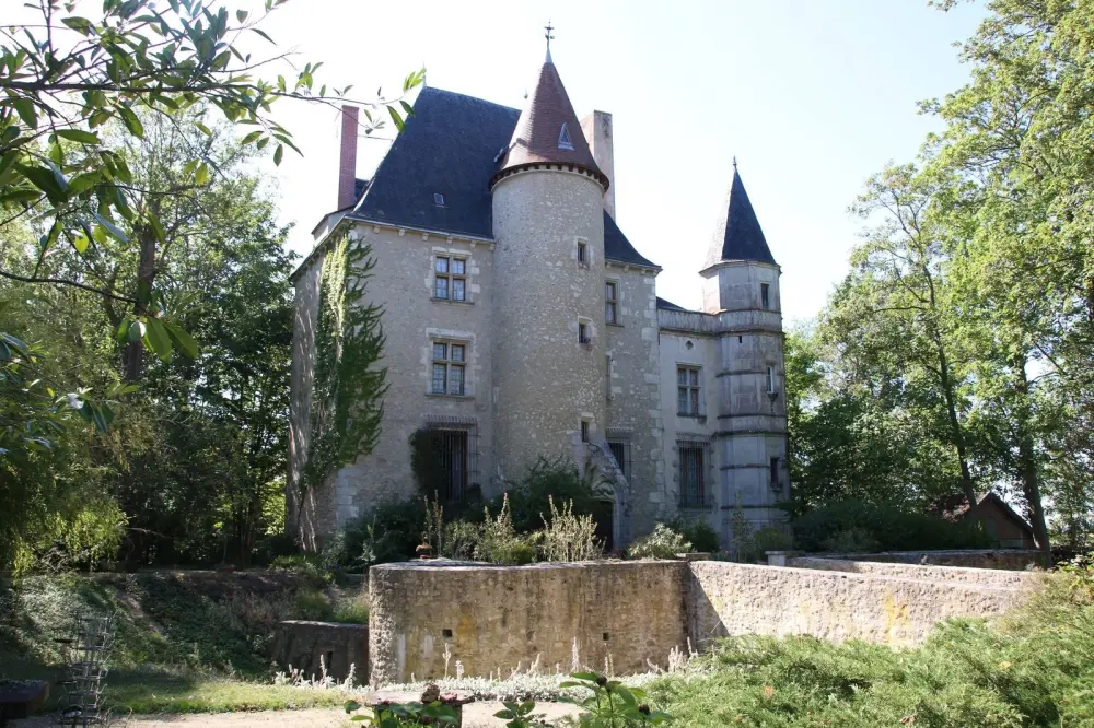 Foto von Motte Castle - POP Plateforme Ouverte du Patrimoine / Base Mérimée - © Ministère de la Culture (France), Direction Régionale des Affaires Culturelles d’Auvergne-Rhône-Alpes – Tous droits réservés