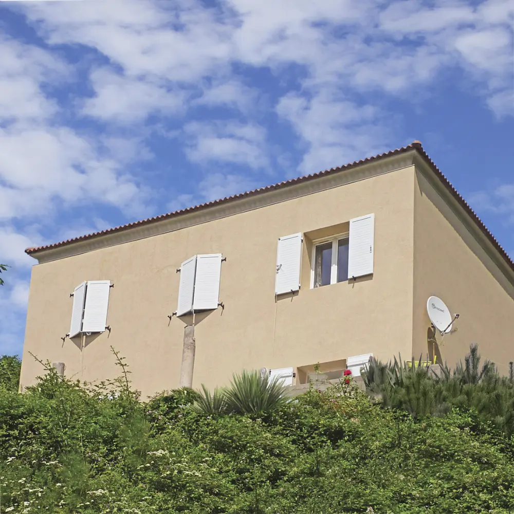 Foto de Construcción de casa dit alta - Sous licence Creative Commons (https://creativecommons.org/licenses/by-sa/4.0/deed.fr) - Par Mopsi001 - © Creative Commons (https://creativecommons.org/licenses/by-sa/4.0/deed.fr)