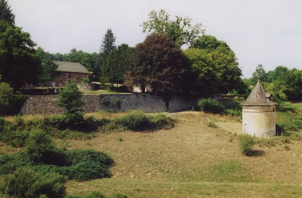 Photo de Pigeonnier - chapelle du Bruel - POP Plateforme Ouverte du Patrimoine / Base Mérimée - © Ministère de la Culture (France), Médiathèque du patrimoine et de la photographie, tous droits réservés