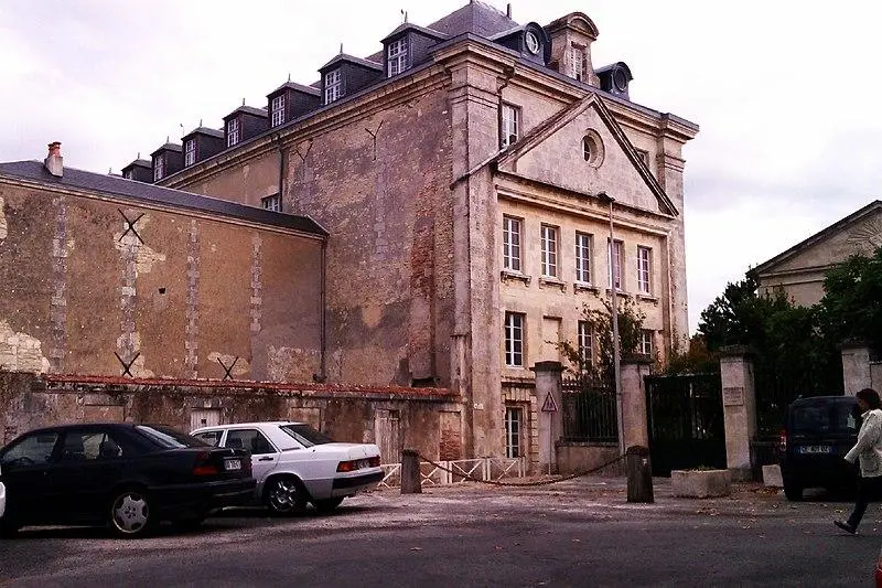 Picture of Saint-Honoré Hospital - daop5510 - © Creative Commons (https://creativecommons.org/licenses/by-sa/4.0/deed.fr)