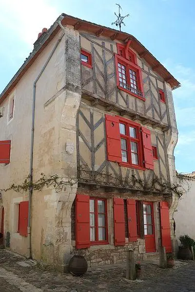 Picture of House in Pan-de-Bois called the Vinataria - Patrick Despoix - © Creative Commons (https://creativecommons.org/licenses/by-sa/4.0/deed.fr)