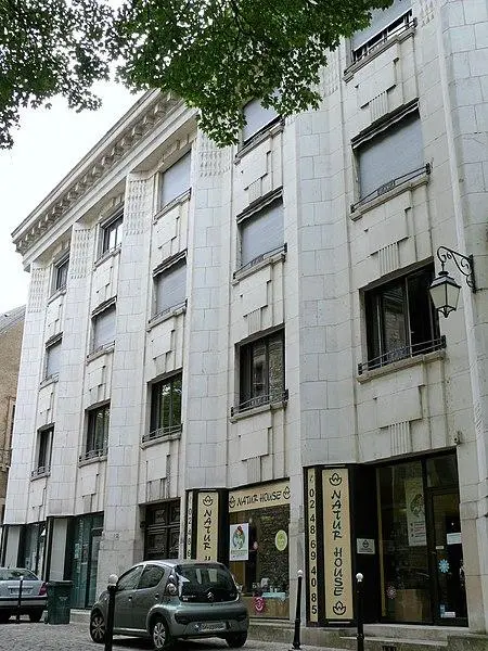 Foto von Leiseeing Company Building - MOSSOT - © Creative Commons (https://creativecommons.org/licenses/by-sa/4.0/deed.fr)