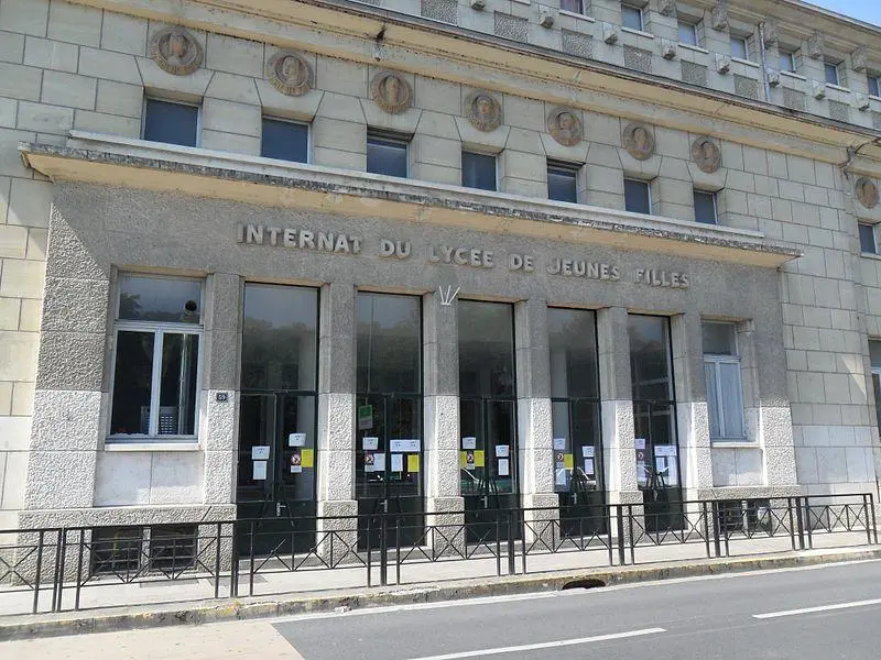 Foto von Praktikum der Lycée de Jeunes Girls, aktueller Marguerite Lycée de Navarre - Olivier Hammam - © Creative Commons (https://creativecommons.org/licenses/by-sa/4.0/deed.fr)