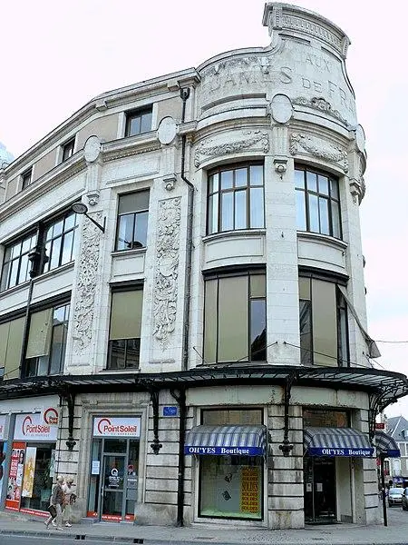 Foto von Ehemaliger Kaufhaus "Aux Dames de France" - MOSSOT - © Creative Commons (https://creativecommons.org/licenses/by-sa/4.0/deed.fr)
