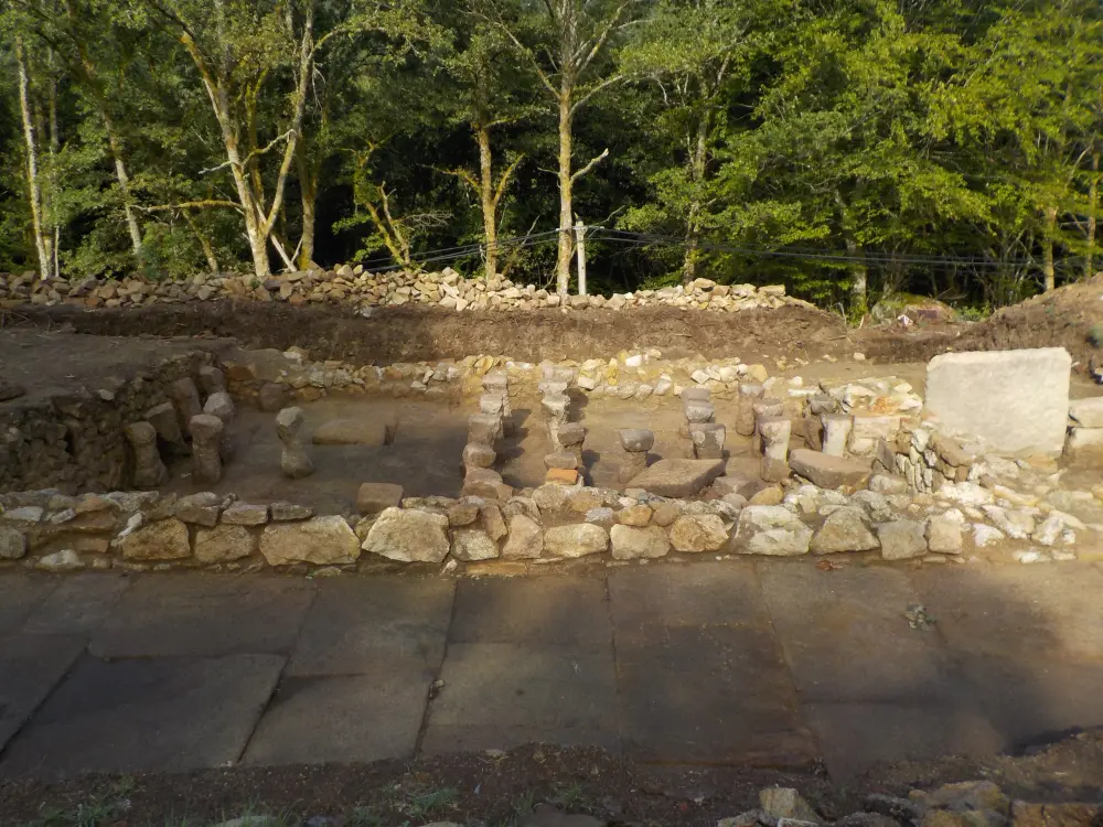 Foto di Villa gallo-romana del campo Palais - Sous licence Creative Commons (https://creativecommons.org/licenses/by-sa/4.0/deed.fr) - Par Pjmgand - © Creative Commons (https://creativecommons.org/licenses/by-sa/4.0/deed.fr)