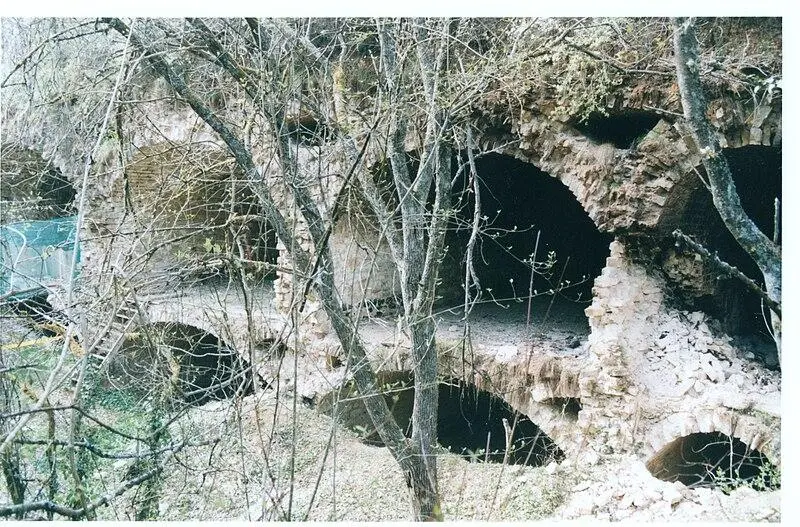 Foto di Fort d'Asnières dice molto bruciato (anche nel comune di Norges-La-Ville) - Paintthewold - © Creative Commons (https://creativecommons.org/licenses/by-sa/4.0/deed.fr)