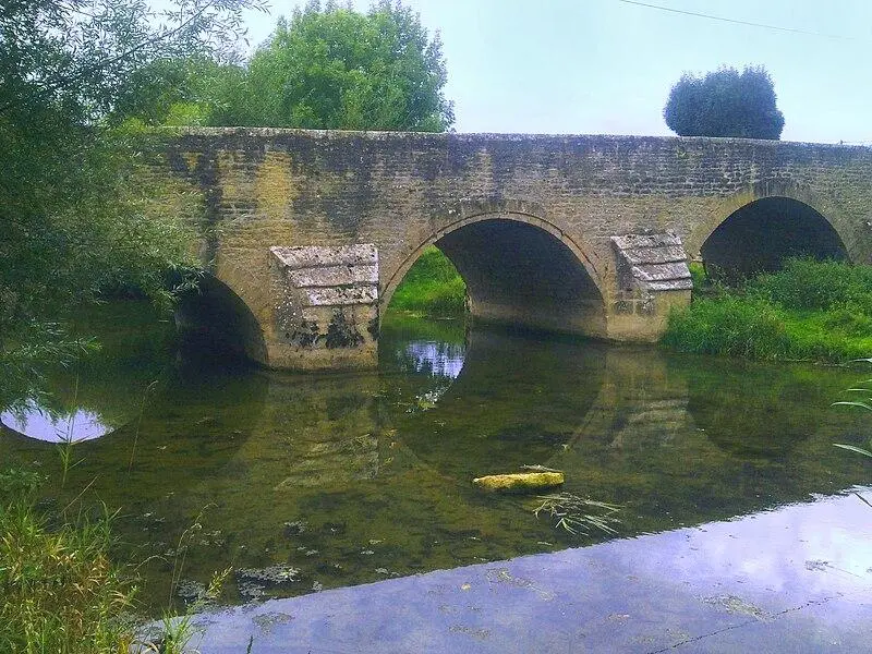 Foto de Pont llamó "Pont des romains" - Claude PIARD - © Creative Commons (https://creativecommons.org/licenses/by-sa/4.0/deed.fr)