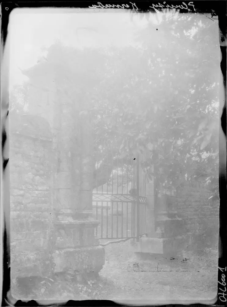 Foto di Castello di Kernabat - POP Plateforme Ouverte du Patrimoine / Base Mérimée - © Ministère de la Culture (France), Médiathèque du patrimoine et de la photographie, diffusion RMN-GP