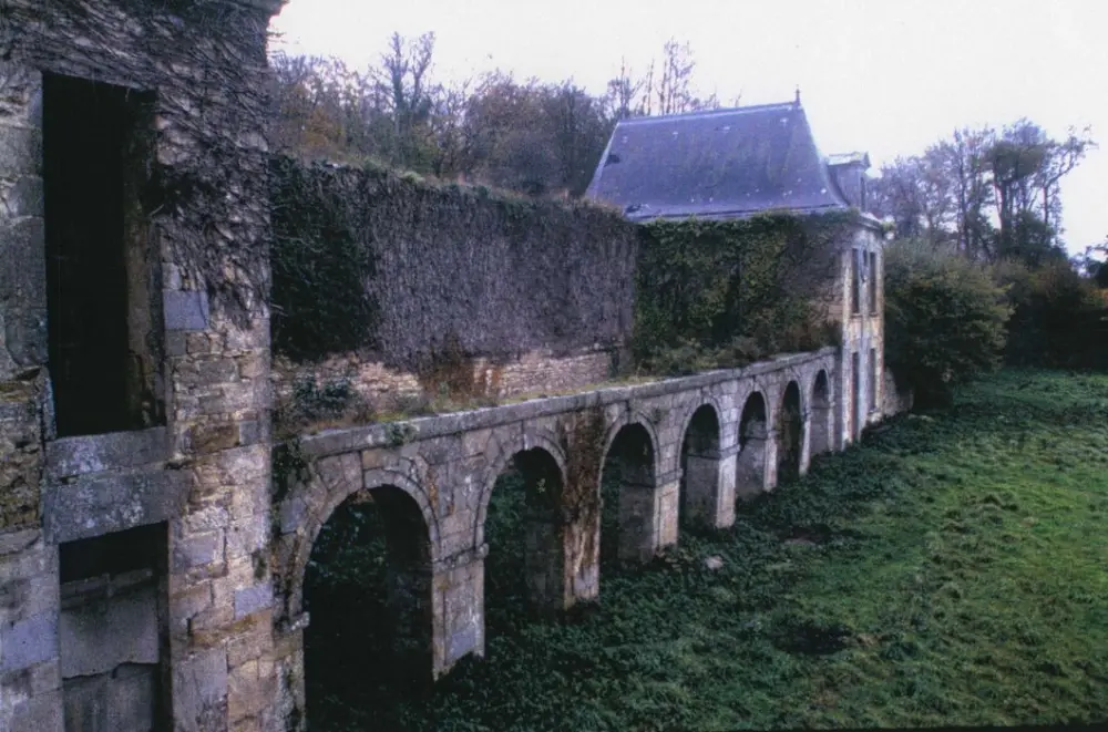 Foto di Castello di Kernabat - POP Plateforme Ouverte du Patrimoine / Base Mérimée - © Ministère de la Culture (France), Médiathèque du patrimoine et de la photographie, tous droits réservés