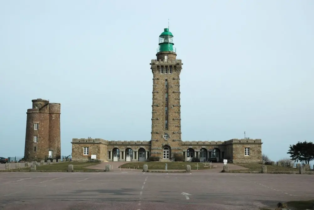 Foto di Cap Fréhel Feelights - POP Plateforme Ouverte du Patrimoine / Base Mérimée - ® Ministère de la Culture (France), Direction Régionale des Affaires Culturelles de Bretagne, tous droits réservés
