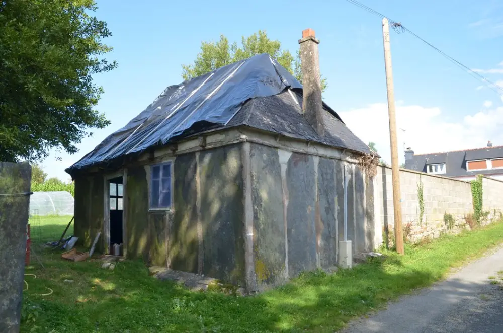 Picture of House or "Lodge" in Kerhir shale slabs - POP Plateforme Ouverte du Patrimoine / Base Mérimée - © Ministère de la Culture (France), Direction Régionale des Affaires Culturelles de Bretagne – Tous droits réservés 