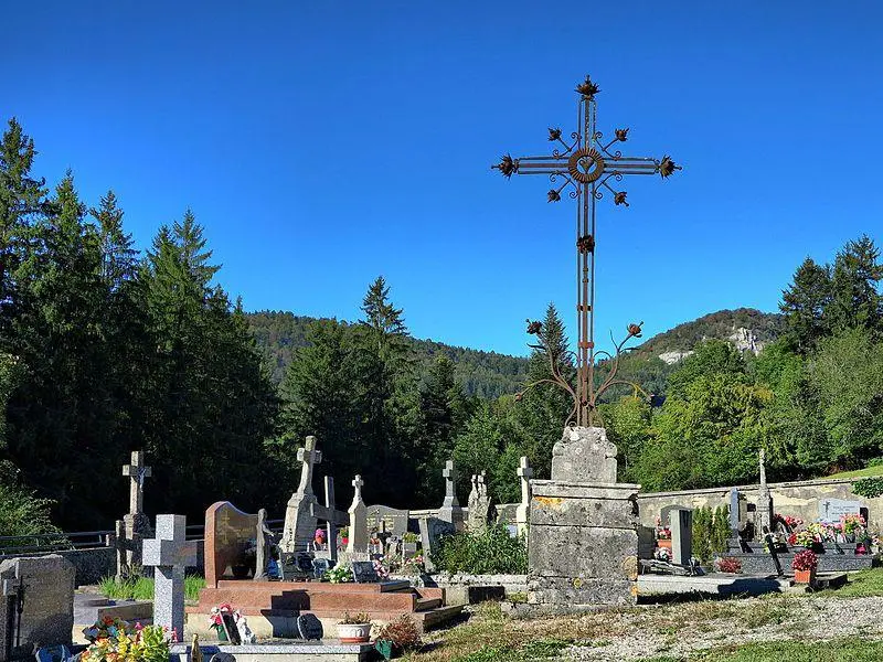 Foto von Friedhofskreuz - JGS25 - © Creative Commons (https://creativecommons.org/licenses/by-sa/4.0/deed.fr)