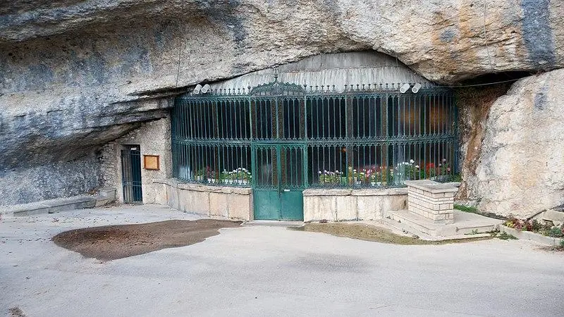 Foto von Rasinhöhle - Ludovic Péron - © Creative Commons (https://creativecommons.org/licenses/by-sa/4.0/deed.fr)