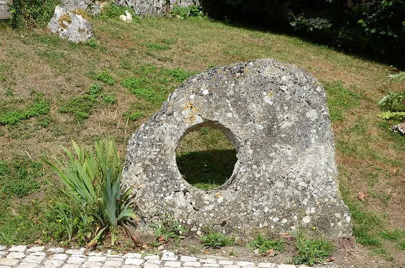 Foto di Sepoltura megalitica - Pline - © Creative Commons (https://creativecommons.org/licenses/by-sa/4.0/deed.fr)