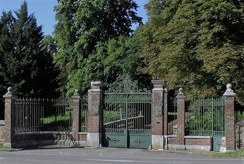 Foto di Château de Courtmoulin - Totorvdr59 - © Creative Commons (https://creativecommons.org/licenses/by-sa/4.0/deed.fr)