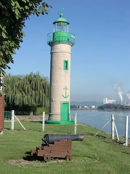 Foto di Fire, anche chiamato Lighthouse, Quillebeuf - Gérard Janot - © Creative Commons (https://creativecommons.org/licenses/by-sa/4.0/deed.fr)
