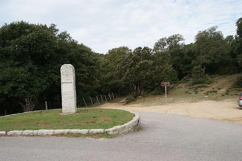 Foto di Monumento al tetto FOCE - Glo0m42 - © Creative Commons (https://creativecommons.org/licenses/by-sa/4.0/deed.fr)
