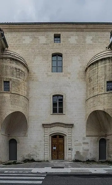 Foto de Hospital general - Krzysztof Golik - © Creative Commons (https://creativecommons.org/licenses/by-sa/4.0/deed.fr)