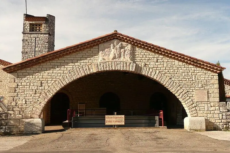 Picture of Tavel cooperative cellar - Vi..Cult... - © Creative Commons (https://creativecommons.org/licenses/by-sa/4.0/deed.fr)