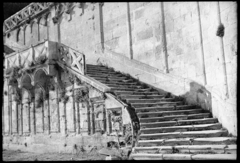 Foto de Escalera monumental ubicada en los muelles de Rhône y colocar a Saint-Pierre - POP Plateforme Ouverte du Patrimoine / Base Mérimée - © Monuments historiques