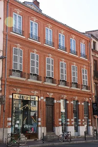 Picture of Building - FredTLS - © Creative Commons (https://creativecommons.org/licenses/by-sa/4.0/deed.fr)