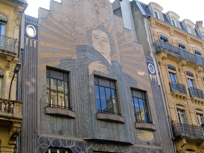 Foto di Building dice di "La Dépêche du Midi" - Colin W - © Creative Commons (https://creativecommons.org/licenses/by-sa/4.0/deed.fr)
