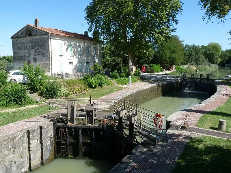 Foto de Canal du Midi: ecluse, puente y cerraduras de la casa de Gardouch - Jack ma - © Creative Commons (https://creativecommons.org/licenses/by-sa/4.0/deed.fr)